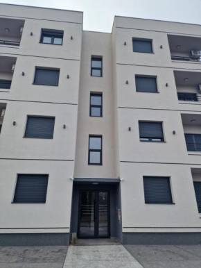 Lux apartmani na Ledinama